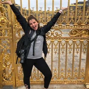 Meet your Posher, Chloe